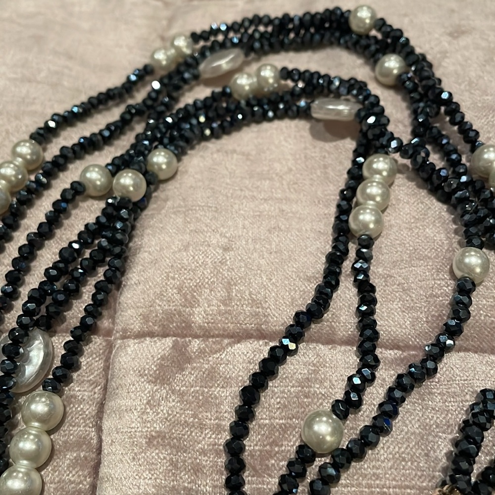 Gardenia Coin Pearl Crystal Necklace Black and White NWTS 40-43”